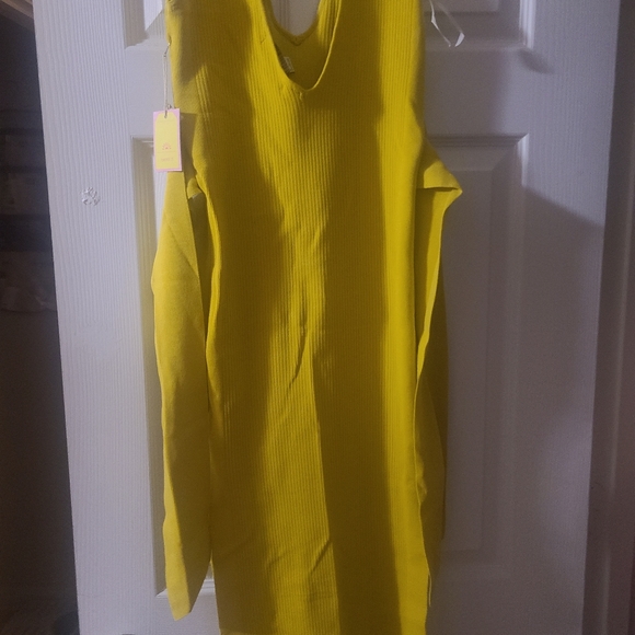 Dress - Picture 4 of 4